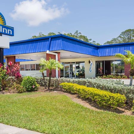 Days Inn By Wyndham Fort Myers Springs Resort Estero Exterior photo