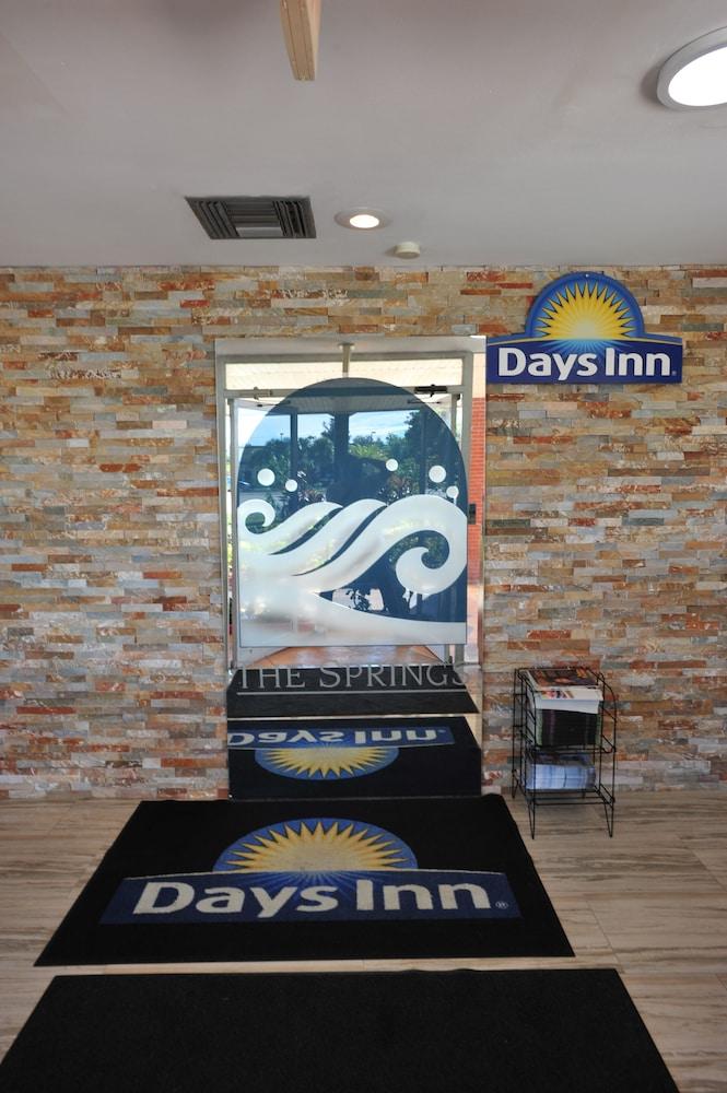 Days Inn By Wyndham Fort Myers Springs Resort Estero Exterior photo